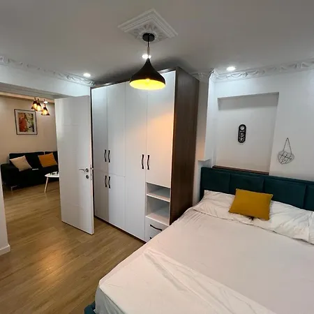 Leti Apartament 21 * 티라나